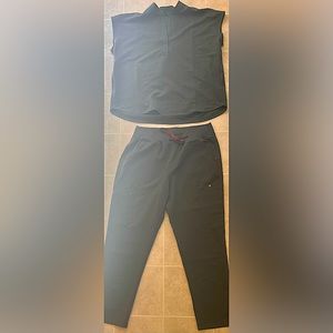 FIGS SCRUBS SET - NEVER WORN